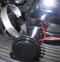 /files/includes/images/airhorn_comp_clamp.jpg (83627 bytes)