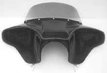 /files/includes/images/fairing_radiocaddy.jpg (7098 bytes)