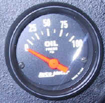 /files/includes/images/gauges_oilpress.jpg (26113 bytes)