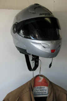 /files/includes/images/helmet_jacket2.jpg (73457 bytes)