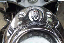/files/includes/images/jaxkeyskull2.jpg (33875 bytes)