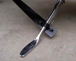 /files/includes/images/lc_kickstand_brace_2.jpg (86286 bytes)