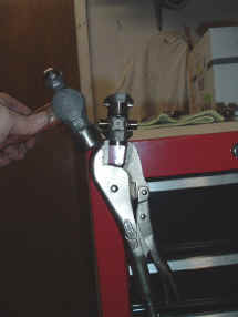 /files/includes/images/ujoint_vicegrips.jpg (93249 bytes)